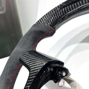 Volante de Cuero Alcántara Negro Personalizado de Fábrica con Fibra de Carbono Negra y LED para Chevrolet Silverado - Product Image 5