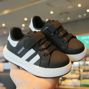 Scarpe Unisex per Bambini <span class=keywords><strong>McQueen</strong></span>, Nuova Collezione Primavera/Autunno 2026, Sneakers <span class=keywords><strong>Bianche</strong></span> Traspiranti e Leggere con Chiusura in Velcro e Suola in PVC - Product Image 3