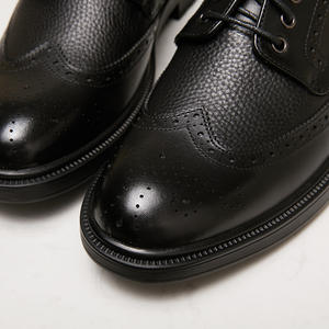 Diseño de lujo de primera categoría para hombres, adecuado tanto para uso en la oficina como para uso profesional. - Product Image 3