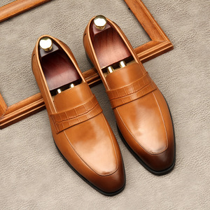 Chaussures en cuir pour hommes, chaussures de costume, en cuir de vachette véritable, fabriquées à la main en Italie, sur mesure, de luxe. - Product Image 1