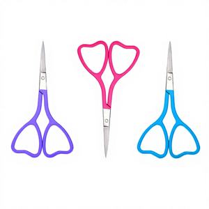 Tijeras de belleza para recortar cejas, venta directa de fábrica, hoja recta afilada, mango en forma de corazón, acero inoxidable - Product Image 1