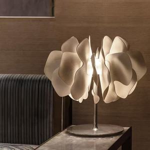 Lámpara de mesa moderna con forma de pétalo, fuente de luz LED E27 para sala de estar, dormitorio, estudio, diseño sencillo, iluminación ambiental - Product Image 4