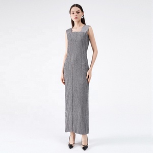 Nueva llegada Miyake plisado venta al por mayor 100% poliéster sólido adelgazamiento lentejuelas vestido de noche elegante vestido de tamaño libre - Product Image 4