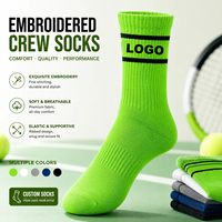 Chaussettes de sport en gros pour équipes, douces, anti-transpiration, en coton, pour la course, le tennis, le basketball, avec options de logo et de couleur personnalisés