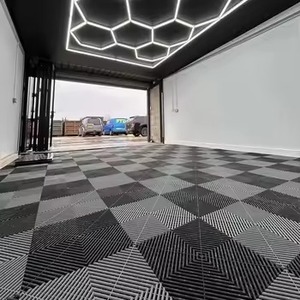 بلاط أرضيات بلاستيكي قابل للتركيب 40*40 سم، مضاد للانزلاق ومقاوم للتآكل، مناسب للمرآب الحديث والمتاجر الداخلية ومحلات تفصيل السيارات - Product Image 4