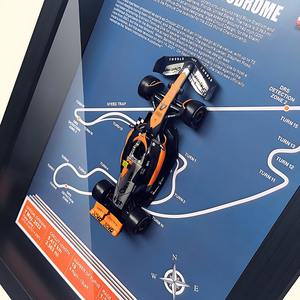 Modèle <span class=keywords><strong>de</strong></span> voiture en alliage F1 Grand Prix Lando Norris avec cadre mural et fond <span class=keywords><strong>de</strong></span> <span class=keywords><strong>circuit</strong></span> - Product Image 3