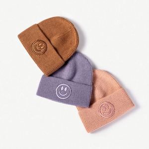 Chapeau en tricot acrylique unisexe brodé pour l'extérieur, bonnets chauds d'hiver, bonnets jacquard personnalisés - Product Image 2