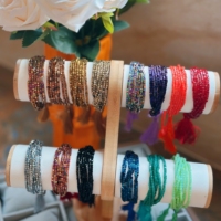 Toptan küçük doğal kristal boncuklar bilezik el yapımı renkli püsküller ayarlanabilir charm bilezik kadınlar için