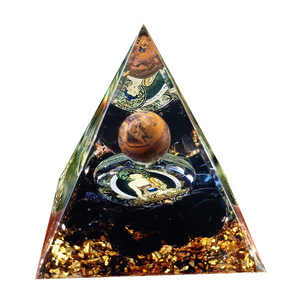 Pyramide en résine de galets de cristal, ornement de bureau artisanal, décoration d'aquarium, statue de Bouddha œil de tigre, cadeau - Product Image 5