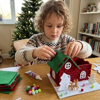 Kit de bricolage maison de Noël en feutre non tissé |   Kit de décoration de Noël artisanal pour la maison et le bureau : maison de village de Noël 3D à assembler