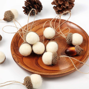 Zucche in feltro di <span class=keywords><strong>lana</strong></span> per decorazioni artigianali, piccole zucche in feltro fatte a mano, ghiande assortite per decorazioni per feste e festività - Product Image 4