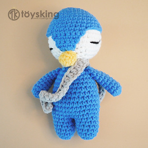 Pinguino di <span class=keywords><strong>peluche</strong></span> fatto a mano all'uncinetto, simpatico cartone animato con zampe corte - Bambola confortante per neonati - Product Image 3
