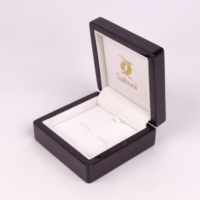 Boîte d'emballage rigide pour bijoux en bois faite à la main avec logo personnalisé, pochette en bois rectangulaire luxueuse, motif carré, fermeture magnétique pour bijoux