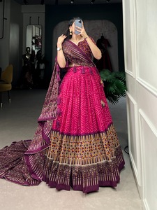 Fourniture d'usine en gros de la nouvelle collection Lehenga Choly en soie pour vêtements de festival Lehenga Choli fantaisie au prix de gros - Product Image 3
