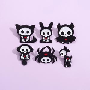 Goth Punk hewan Enamel Pin hitam putih lucu Iblis bros kerah lencana ransel aksesoris logam kerajinan Pin untuk pakaian - Product Image 1