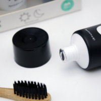 Dentifrice Oem en poudre de charbon de bois, produit refroidissant pour les dents, pour adultes, ml, poches, ISO22716, livraison directe depuis l'usine
