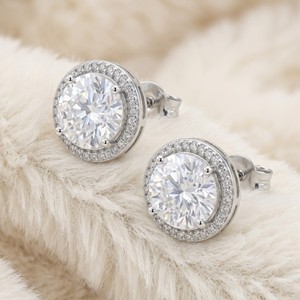 Boucles d'oreilles clous en argent plaqué OEM/ODM avec halo de zircone cubique rondes pour femmes, bijoux fins en gros - Product Image 3