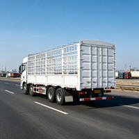 3/4-assige veetransport semi-trailer met hoogteverstelbare omheining voor de transport van dierenvoer