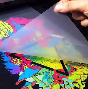 卸売 カスタムデザイン アイロン接着 印刷可能 プラスチゾル ビニールフィルム デザイン プレスステッカー ロゴ 熱転写プリント Tシャツ用 - Product Image 2