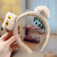 Peluche chat de dessin animé mignon, accessoire fraise tridimensionnel, polyvalent, élégant, écologique, confortable, antidérapant pour l'extérieur