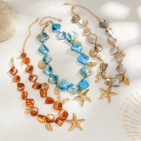 Parure de bijoux pour femme plaqué or 18 carats, thème vacances d'été à la plage, avec collier de coquillages, bracelet et boucles d'oreilles, ornée de pierres multicolores et d'un pendentif étoile de mer