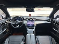 Voiture d'occasion Classe C C260 L 2023, 2.0L Turbo Automatique, sièges en cuir, pneus R19, toit ouvrant panoramique, extérieur blanc