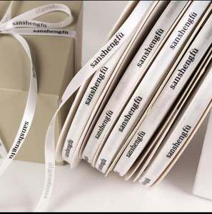 Cinta de Embalaje de Lujo para Ropa Bee, Cinta de Grosgrain Personalizada con Lámina Dorada Impresa para la Reconocimiento de la Marca - Product Image 5