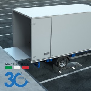 Rampas de Aluminio para Elevación de Furgonetas - Modelo TMUP, Capacidad de Carga de 4000 kg, Garantía de 2 Años para una Descarga Eficiente de Mercancías - Product Image 3