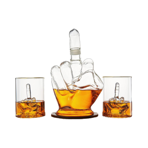 Regalos de dedo medio Novedad Juego de decantador de madera de caoba Regalo de mordaza divertido para adultos Copas de <span class=keywords><strong>vino</strong></span> de whisky con tapa para alguien que amas. - Product Image 1