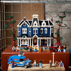 The Creel House Stranger Things Blocs de construction Botanicals LE GO Block Sets Castle Wholesale Hot Plant Series Bucket Toy Gift - Product Image 3