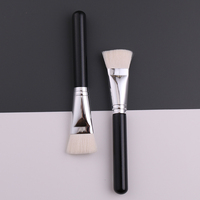 Kuas Makeup Gagang Kayu Logo Kustom Bulu Sintetis Kuas Pipi Datar untuk Foundation dan Blush