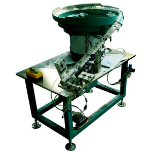 Machine automatique de remplissage de flacons de shampoing et de lotion avec bouchon à pression et distributeur vibrant - Product Image 1