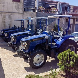 Tractor Agrícola 4x4 de 90HP con Ruedas ROPS, Motor de Transmisión por Engranajes y Bomba, Caja de Cambios de Alta Seguridad - Product Image 4
