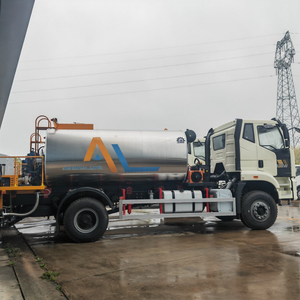 Camion distributeur d'asphalte FAW 4X2, réservoir de 10000-12000L, véhicule intelligent de pulvérisation de bitume - Product Image 1
