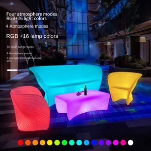 أريكة عصرية مضيئة مع طاولة قهوة مقاومة للماء، أثاث لغرفة المعيشة والبار مصنوع من البلاستيك المتين - Product Image 2