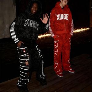 ชุดเซ็ตเสื้อฮู้ดดี้และกางเกงวอร์มขายาวลายทางพิมพ์ลายสกรีนวินเทจแบบสั่งทำสำหรับผู้ชายจากผู้ผลิตเสื้อผ้า - Product Image 3