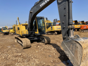 Excavatrice sur chenilles Volvo EC140BLC d'occasion à vendre - Seconde main, godet de 0,8 m, puissance de 98 kW, moment de charge élevé - Product Image 3