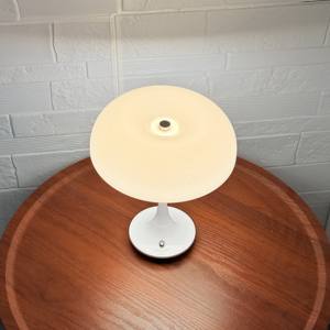 تصميم الفطر الحديث مصباح طاولة تعمل باللمس لغرفة النوم/بطارية المكتب تعمل بالطاقة 3 ألوان درجة الحرارة عكس الضوء سطوع ديكور المنزل البلاستيك - Product Image 6