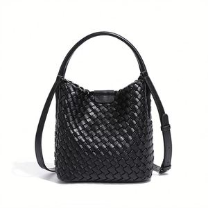 2024 nouveau été mode tissé femmes sac Senior sens de la lumière luxe épaule poche à la main tissé seau sac momie sac - Product Image 6
