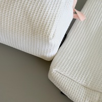 Pochette zippée en tissu gaufré extensible blanc, broderie filée style écriture bébé, fermeture éclair supérieure, languette PVC, ensemble souvenir nouveau-né pour baby shower