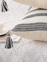 Housse de coussin en coton tissé jacquard à rayures brodées avec pompons, style bohème, pour la maison et l'hôtellerie
