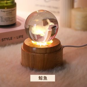 โคมไฟบรรยากาศ LED รูปทรงคริสตัลบอลหมุนได้ แกะสลักลายปลาวาฬและยูนิคอร์น 3 มิติ เปลี่ยนสีได้หลากสีสัน เหมาะสำหรับเด็ก ของขวัญวาเลนไทน์ ใช้ในบ้าน ชาร์จผ่าน USB - Product Image 3