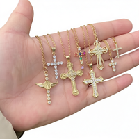 Collier Croix Plaqué Or avec Pendentif Strass et Breloque Croix en Zircon Cubique pour Femme, Cadeau Religieux, Vente en Gros pour Fabrication de Bijoux