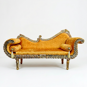 Sofá Chaise Longue de Terciopelo Dorado Estilo Barroco Vintage, con Marco Metálico Tallado, para Bodas y Eventos, de Lujo, para Interiores y Exteriores, Venta al Por Mayor - Product Image 1