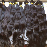 Lots de Cheveux Bouclés Indiens Bruts Non Traités, Extensions de Cheveux Humains Vierges en Gros, Fournisseur en Gros de Cheveux Indiens Bruts Alignés dans le Sens de la Cuticule