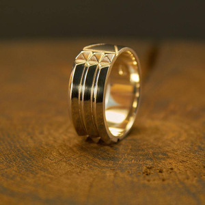 Fedi nuziali a piramide F569 in acciaio inossidabile, anelli moderni unisex per matrimoni. - Product Image 2