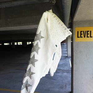 Sudadera con Capucha para Hombre, Estilo Urbano, Felpa Francesa de 420 g/m², Impresión DTG Personalizada, Diseño Cuadrado, Efecto Desgastado, Bordado con Tachuelas, Cierre de Cremallera - Product Image 4