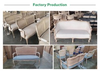 Modernes Maßgefertigtes Luxus-Sofa im Französischen Stil mit Hoher Rattanrückenlehne Gepolstertes Zweisitzer-Landhaussofa für Hochzeit Esszimmer