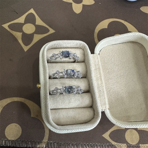 Bagues en argent ajustables avec cristaux <span class=keywords><strong>de</strong></span> pierres précieuses, pierres <span class=keywords><strong>de</strong></span> guérison, pierres <span class=keywords><strong>de</strong></span> <span class=keywords><strong>lune</strong></span> bleues naturelles rondes, en vente - Product Image 2