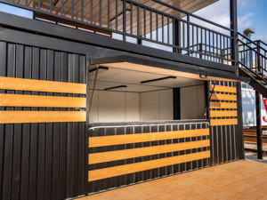 Café préfabriqué en conteneur pour rue, anti-rouille, modulaire, design industriel orange vibrant, boutique en conteneur au style rustique - Product Image 5